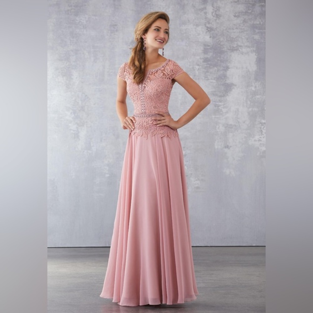 MGNY Elegant Pink Lace Evening Dress